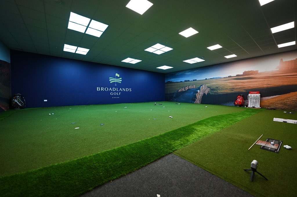 Indoor putting studio at Broadlands Golf, Wolverhampton